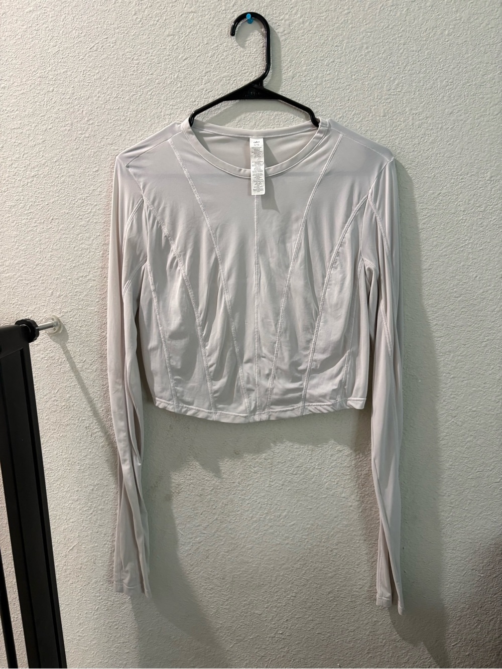 ALO Yoga Long Sleeve Cropped Top in white